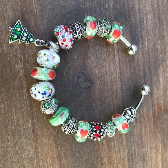 *SOLD* clearance Christmas charm bracelet - Picture 4 of 8